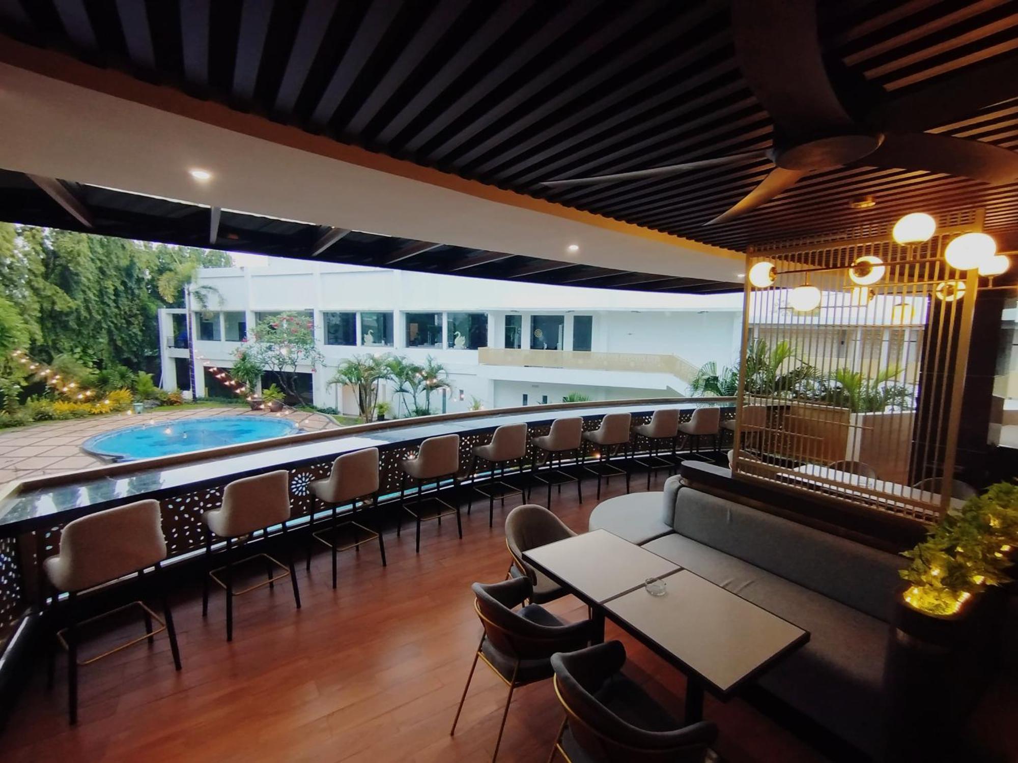 The Sun Hotel Sidoarjo Exterior foto