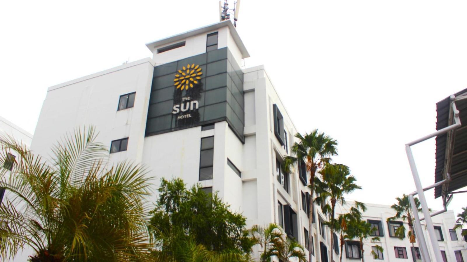The Sun Hotel Sidoarjo Exterior foto