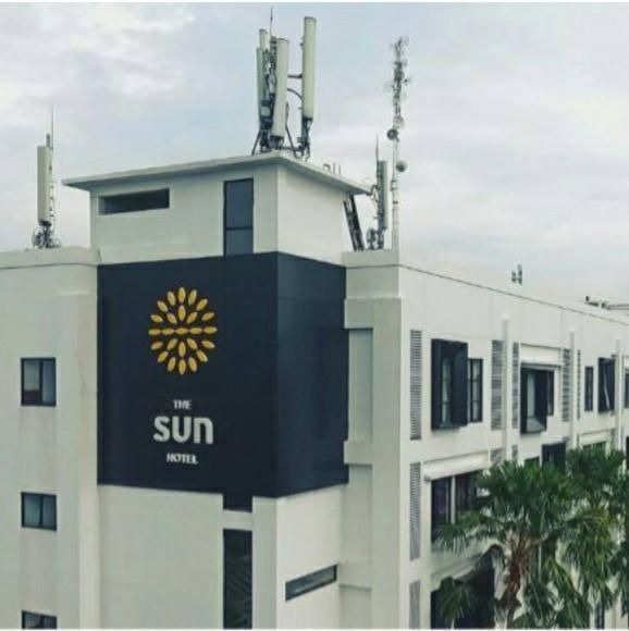 The Sun Hotel Sidoarjo Exterior foto