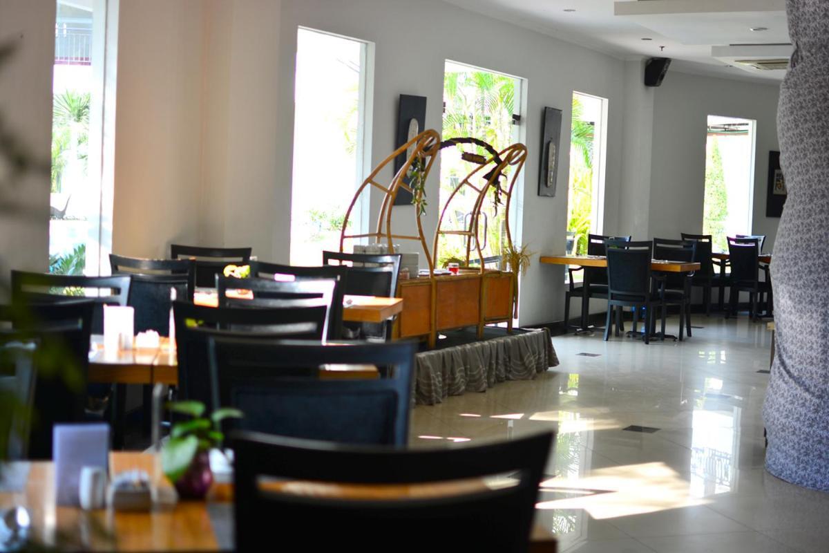 The Sun Hotel Sidoarjo Exterior foto