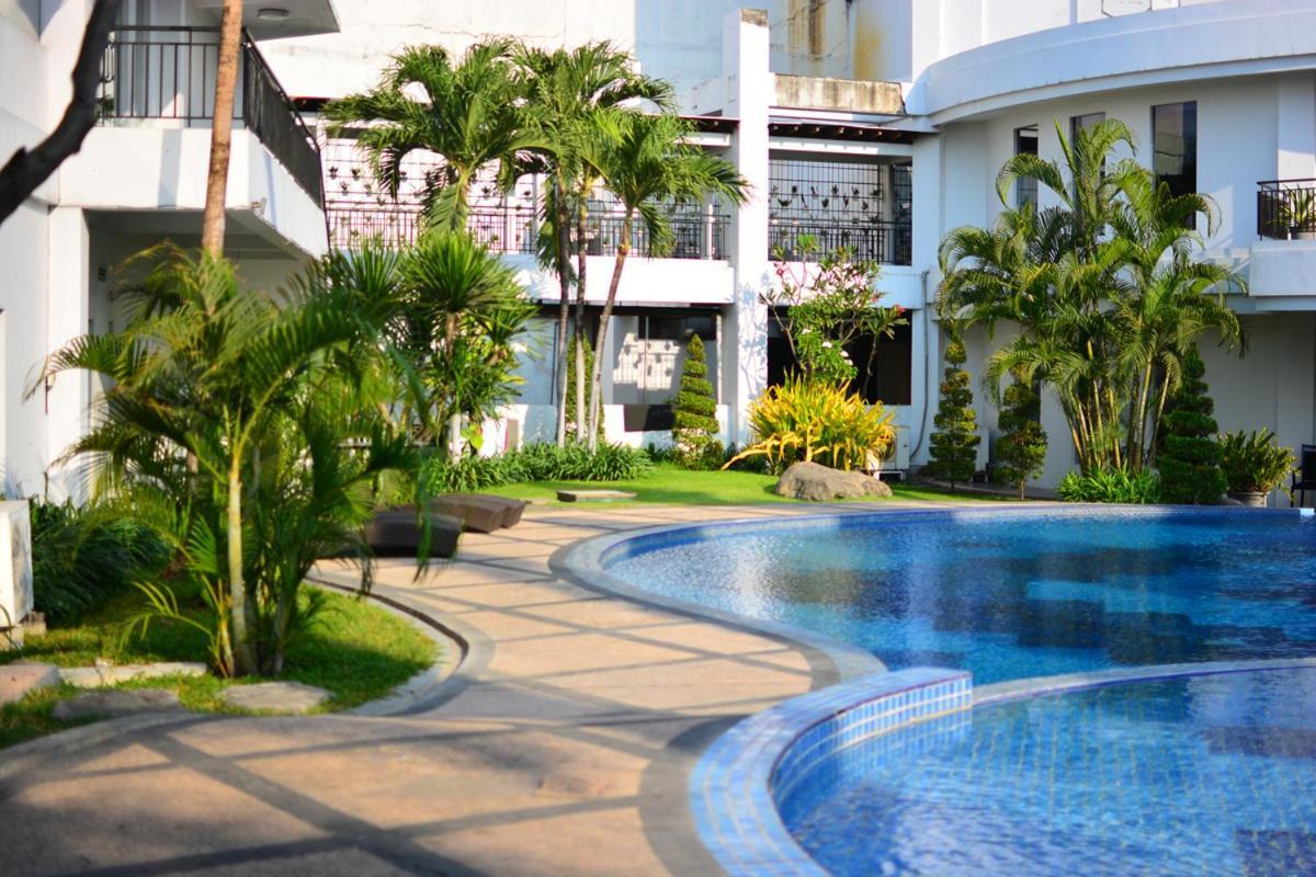 The Sun Hotel Sidoarjo Exterior foto