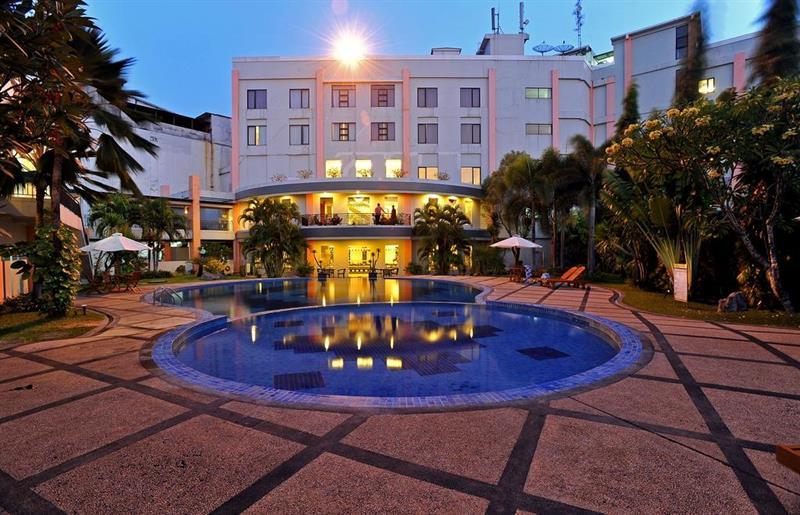 The Sun Hotel Sidoarjo Exterior foto